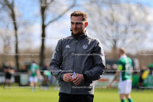 Fußball I Herren I Saison 2025-2026 I SHFV-Lotto-Pokal I Halbfinale I SV Todesfelde - VfB Lübeck 034 | Jan-Ole Ehlers (4. Offizieller) - Realisiert mit Pictrs.com