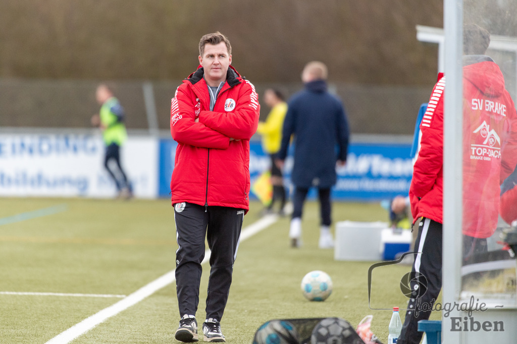 FC Rastede-SV Brake | Herren Bezirks-Testspiel; FC Rastede (blau)-SV Brake (weiß) am 02.03.2025 in Rastede (Sportanlage Kötterswegs), Photo: Philip Eiben 2025 - Realisiert mit Pictrs.com