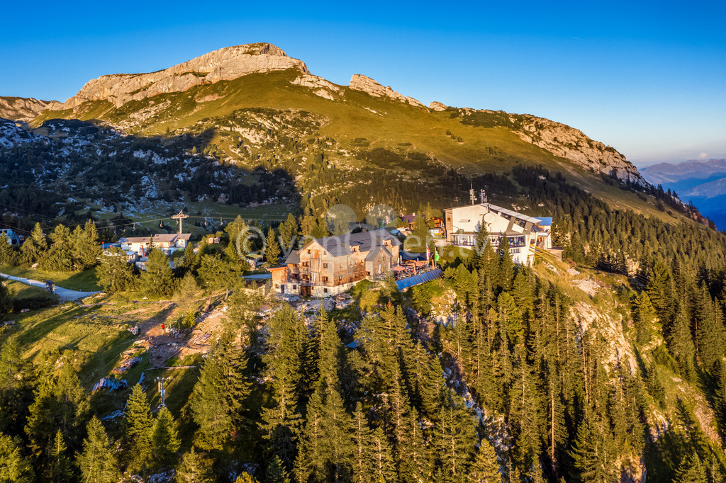 Die Erfurter Hütte im Rofangebirge oberhalb des Achensees | Luftbilder, Drohnenbilder, Oberfranken, Bayern, Kronach, Lichtenfels, Kulmbach, Thüringen, Frankenwald, Thüringerwald - Realisiert mit Pictrs.com