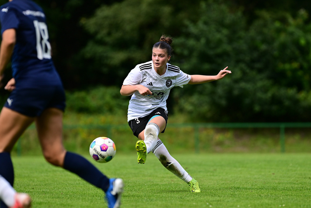 Fußball I Frauen I Saison 2025-2026 I Oberliga I 1. Spieltag I FC Jesteburg-Bendestorf - SV Ahlerstedt-Ottendorf | Der Sportfotograf. - Realisiert mit Pictrs.com