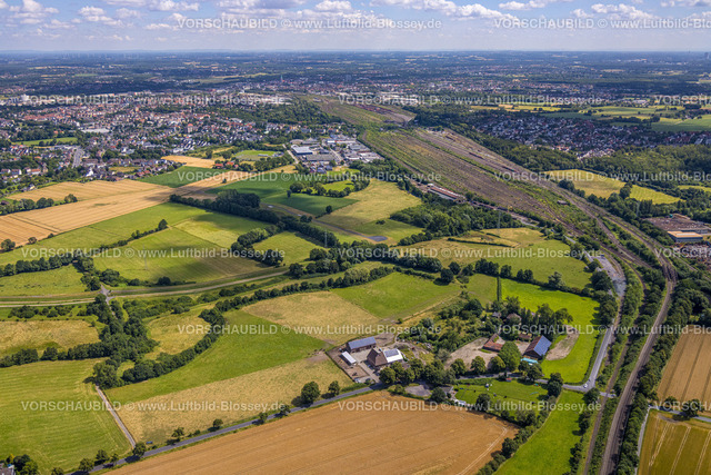 Hamm240706365 | Luftbild, Wiesen und Felder am Wiescher Bach, Pink-Ponyhof und AC-Hammerhunde Hundeplatz, Güterbahnhof und zugewachsene Gleise, Blick auf Ortsteil Daberg mit Gewerbegebiet Schieferstraße, Stadtbezirk Pelkum, Hamm, Ruhrgebiet, Nordrhein-Westfalen, Deutschland