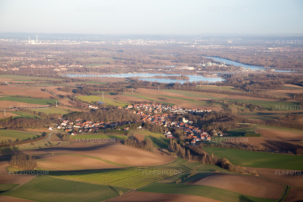 Aerial view: View of the town in Neewiller-près-Lauterbourg in the state Bas-Rhin, France.Photo: IMG_086023.jpg taken on 02/06/2016 by Werner Riehm/FLY-FOTO.comResolution of the original: 5472 x 3648 px