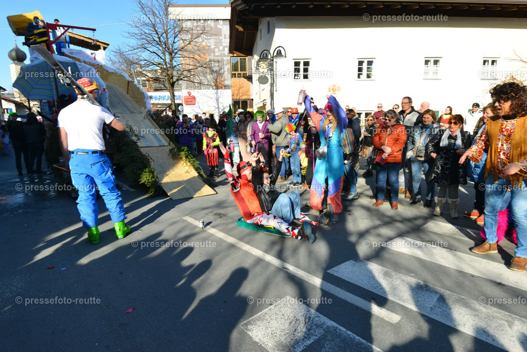 news-2023-Feb16-Unsinniger_Fasching_Reutte-nik-WTV_7413 | Info aus dem Bezirk Reutte/Ausserfern Tirol sowie eine umfangreiche Bilddatenbank über die gesamte Region: Lechtal, Talkessel Reutte, Tannheimertal, Zwischentoren. Lech, Plansee, Zugspitze, Grenztunnel, B179, Fernpassstraße, Verkehr, Lawinen, Tradition, - Realisiert mit Pictrs.com