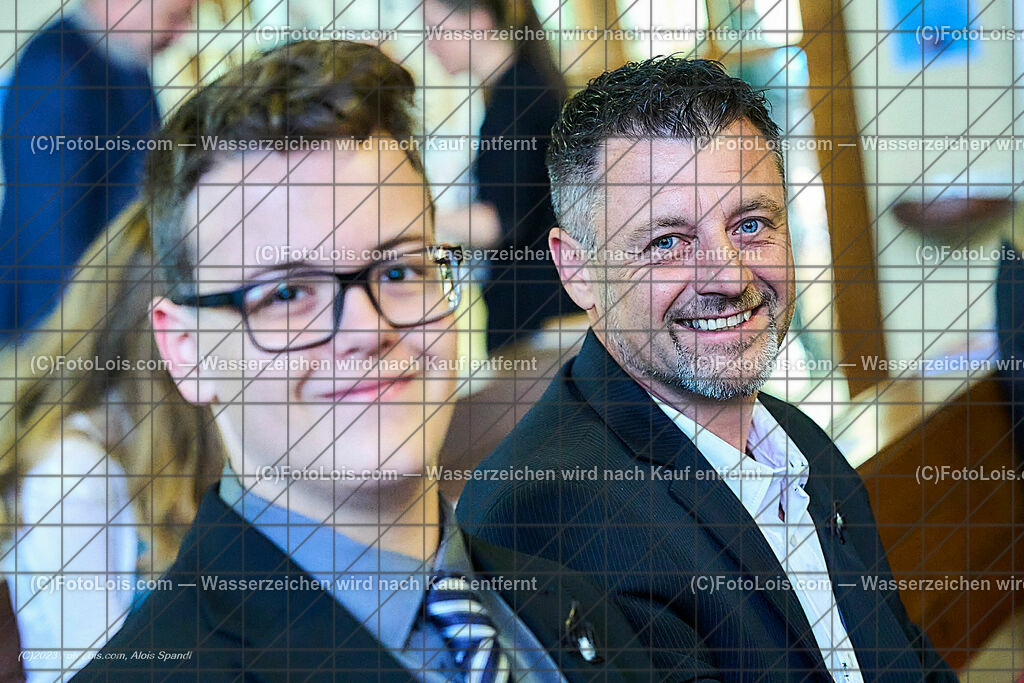 ALP2144_Pfarrfirmung Wieselburg | (C)FotoLois.com, Alois Spandl, Pfarrfirmung in Wieselburg mit Firmspender Eduard Gruber (ehemaliger Generalvikar der Diözese St. Pölten), Sa 3. Juni 2023.