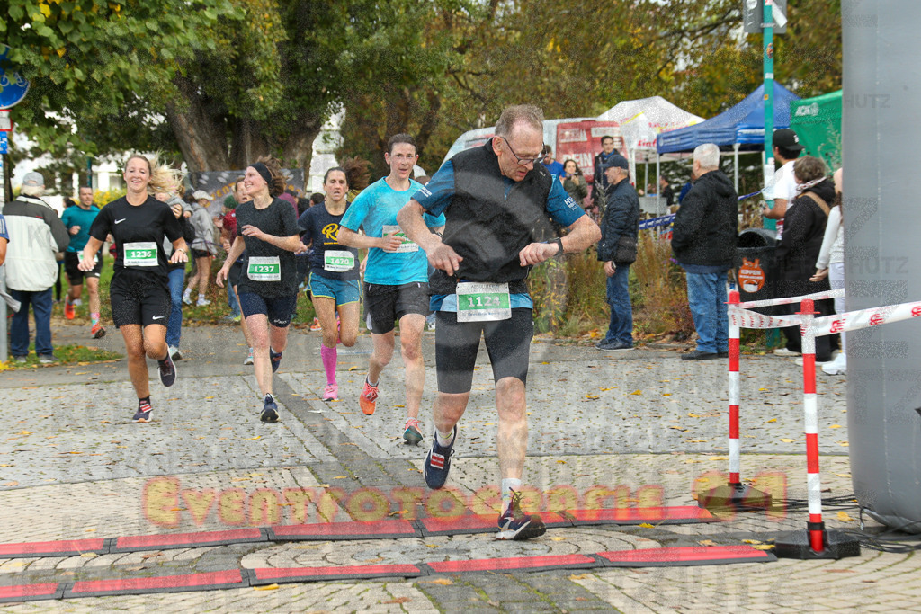 241020_1105_EX1_0974 | Sportfotografie im Rhein-Sieg Kreis, Köln, Bonn, NRW, Rheinland Pfalz, Hessen, etc. Unser Tätigkeitsfeld umfasst den Laufsport vom Volkslauf über den Marathon, Duathlon, Triathon bis zum Ultralauf wie Kölnpfad Ultra oder Schindertrail.