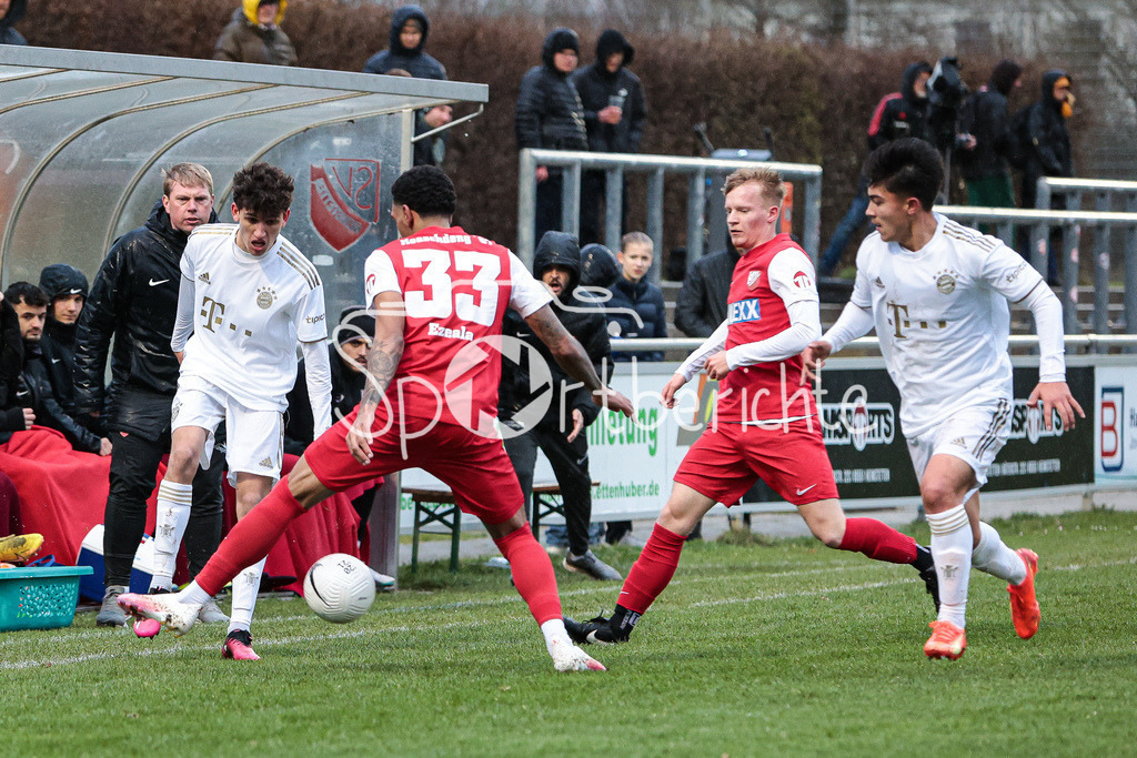 SV Heimstetten - FC Bayern Amateure | Younes AITAMER (FCB #17) im Duell mit Ikenna EZEALA (SVH #33)