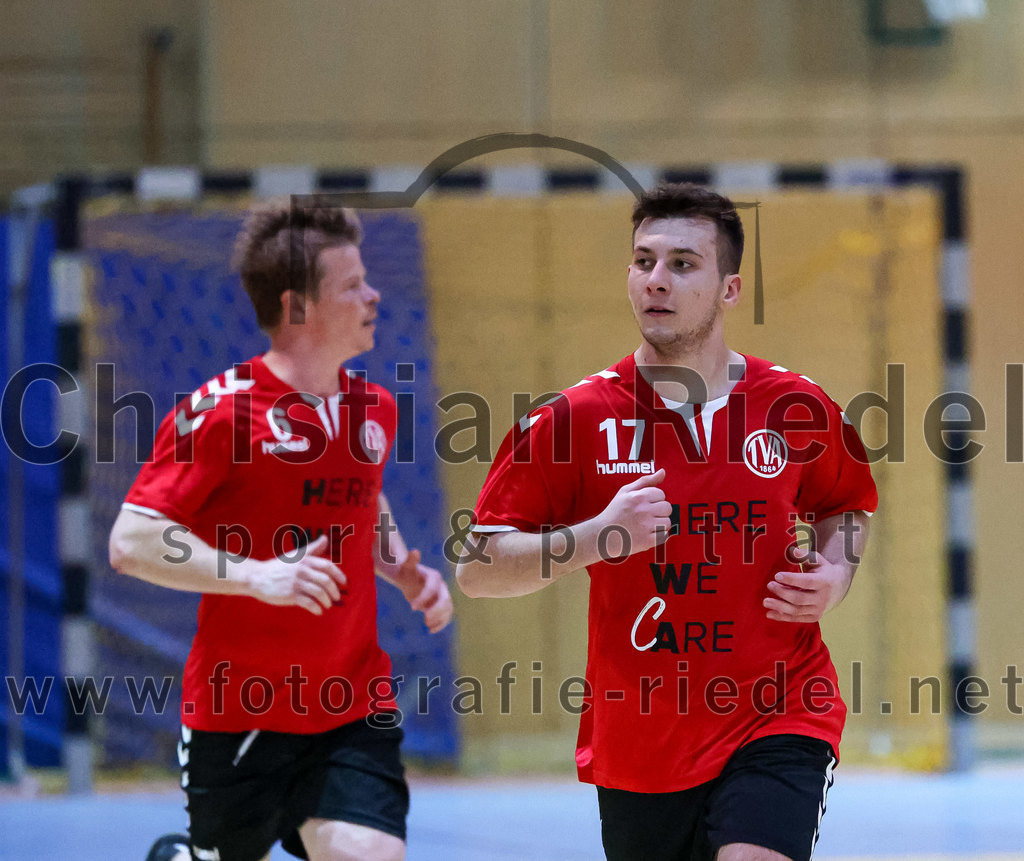 2022-11-12_017_SpVgg_Altenerding_III_gegen_TV_Altoetting_II | Erding, Deutschland, 12.11.2022:
Handball, Bezirksklasse Männer 2022 / 2023, 4. Spieltag, SpVgg Altenerding III gegen TV Altötting II, Endergebnis: 32:25

Christian Ecker (TV Altötting, #6), Levente Vas (TV Altötting, #17)

Foto: Christian Riedel / fotografie-riedel.net