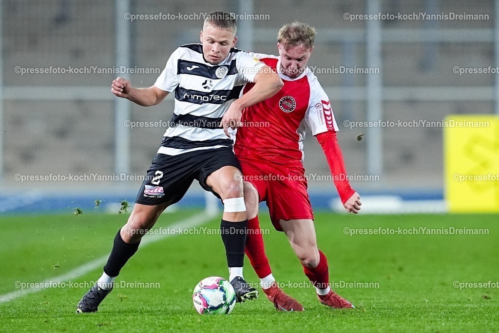 xYDRx06112501015 | 06.11.2025, xydrx, Fußball, Oberliga Westfalen, SG Wattenscheid 09 - FC Eintracht Rheine, Saison 2025 2026, Lohrheidestadion:  Tarik Ould Seltana (SG Wattenscheid 09 #2) im Zweikampf gegen Luca De Angelis (FC Eintracht Rheine #9)