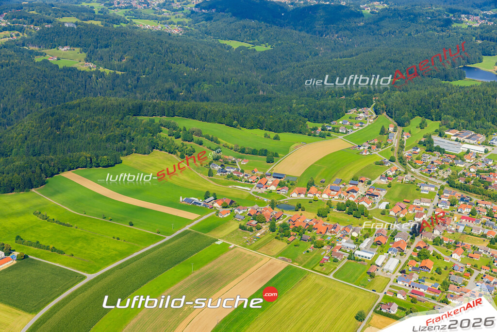 Schöne Luftaufnahme als Geschenk in Großarmschlag Grafenau - Die Luftbildaufnahme wurde 2025 vom UL-Flugzeug heraus erstellt ( keine Drohne ) - Hochauflösende Luftaufnahme -Nicht vergleichbar mit Google Maps oder Satelittenbilder- Die Geschenkidee !Mit Lizenz und Bildrechte bestellbar