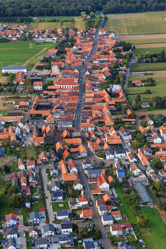 Luftbild: Ortsansicht aus Süden im Ortsteil Hayna in Herxheim im Bundesland Rheinland-Pfalz in Deutschland. Foto: IMG_129399.jpg vom 12.09.2021 durch Werner Riehm/FLY-FOTO.de