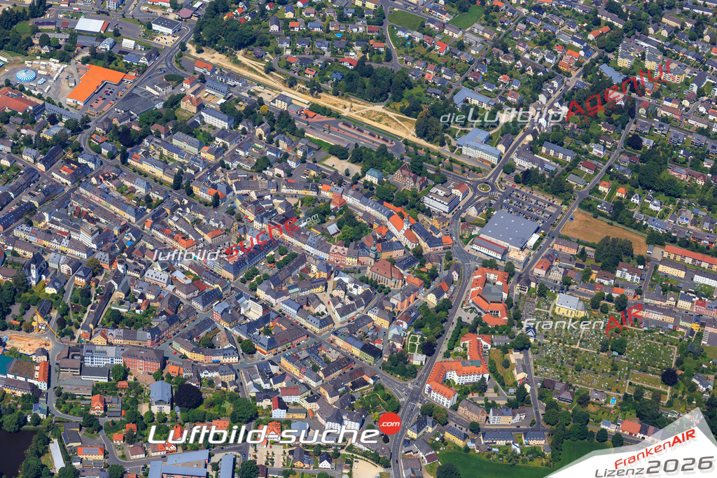 Die Luftaufnahme der Stadt Wunsiedel wurde vom UL-Flugzeug heraus erstellt ( keine Drohne )- hohe Auflösung für beste Qualität