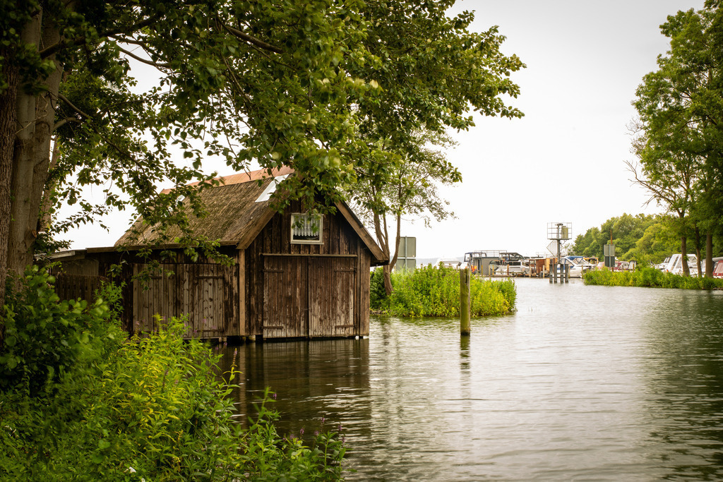 Zufahrt zum Kanal vom Schweriner Innensee zum Außensee | Landschaftsbilder-MV - Realisiert mit Pictrs.com