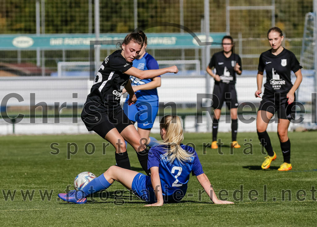 2023-10-21_093_FC_Langengeisling_gegen_TSV_Eching | Erding, Deutschland, 21.10.2023:
Fußball, Bezirksoberliga 2023 / 2024, 8. Spieltag, FC Langengeisling gegen TSV Eching, Endergebnis: 0:0

Sonja Ermair (TSV Eching, #25), Marie Huber (FC Langengeisling, #2)

Foto: Christian Riedel / fotografie-riedel.net