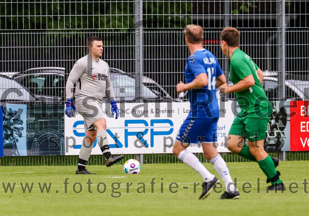 2023-08-04_039_FC_Forstern_gegen_FC_Langengeisling_II | Forstern, Deutschland, 04.08.2023:
Fußball, Kreisklasse 2023 / 2024, 1. Spieltag, FC Forstern gegen FC Langengeisling II, Endergebnis: 2:1

Torwart Kilian Schaufler (FC Forstern, #22)

Foto: Christian Riedel / fotografie-riedel.net