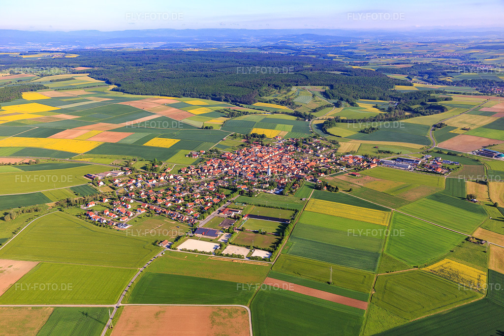 Luftbild: Dorfansicht aus Südosten in Großbardorf im Bundesland Bayern in Deutschland. Foto: IMG_100020.jpg vom 26.05.2017 durch Werner Riehm/FLY-FOTO.de