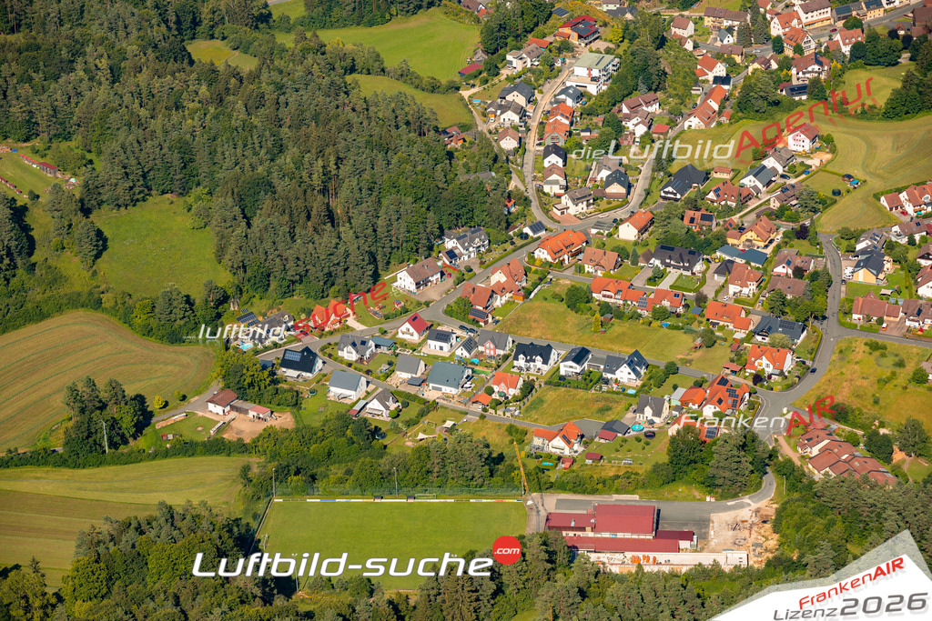 Das Luftbild zeigt :  Obertrubach - Die Luftaufnahme wurde 2024 vom UL-Flugzeug aus erstellt ( keine Drohne ) - Hochauflösende Luftaufnahme - Für grossformatige Ausdrucke geeignet. Die Geschenkidee !Mit Lizenz und Bildrechte bestellbar