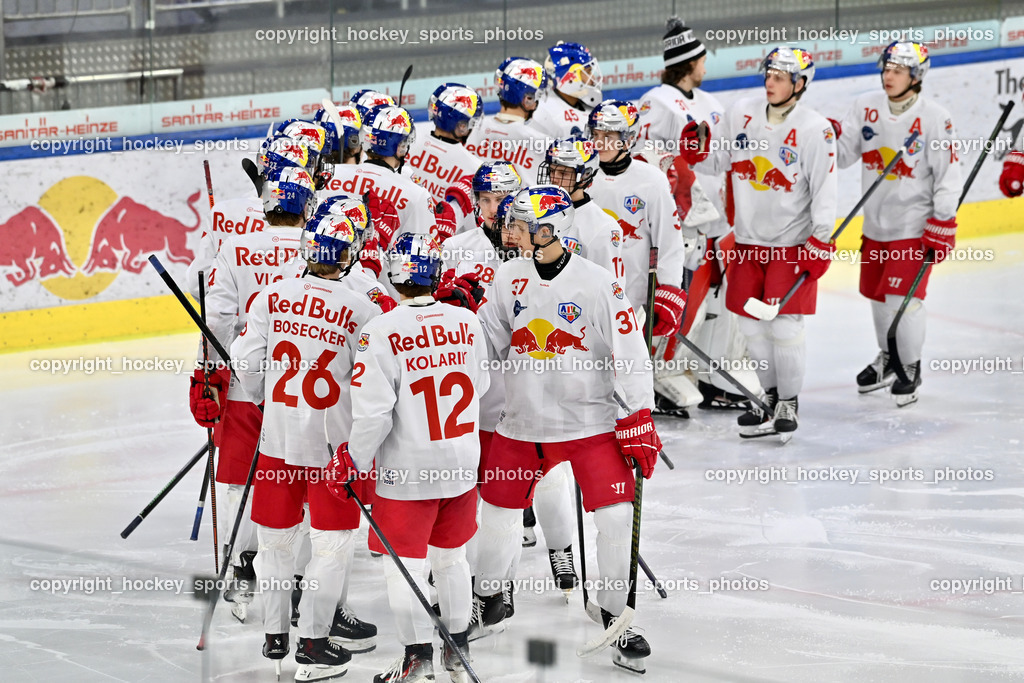 RED BULL HOCKEY JUNIORS vs. EK DIE ZELLER EISBÄREN | #26 Bosecker Lars Lion RED BULL HOCKEY JUNIORS, #12 Kolarik Leon RED BULL HOCKEY JUNIORS, #37 Krainer Benedikt RED BULL HOCKEY JUNIORS, RED BULL HOCKEY JUNIORS Mannschaft, RED BULL HOCKEY JUNIORS vs. EK DIE ZELLER EISBÄREN, RED BULL HOCKEY JUNIORS vs. EK DIE ZELLER EISBÄREN am 14.01.2025 in Salzburg (Eisarena Salzburg), Austria, (Photo by Bernd Stefan)