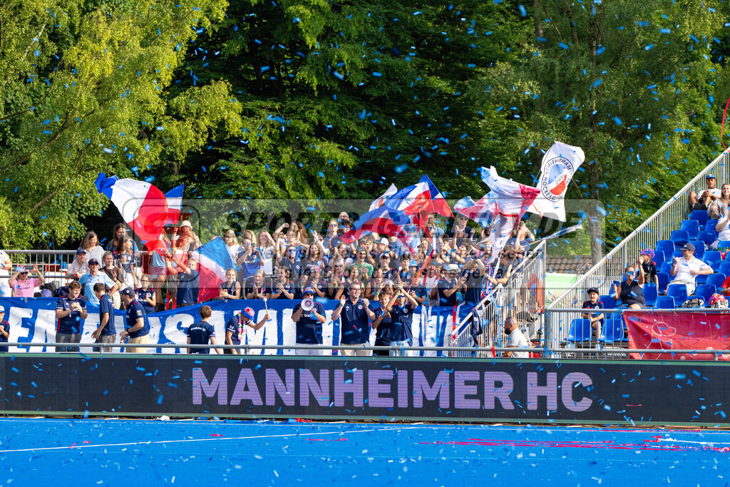 Final4_20250531-1732-HK108073 | Krefeld, Deutschland, 31.05.2025:  Feldhockey Final4 2025 – „Deutsche Feldhockey-Meisterschaften 2025“ im Gerd-Wellen-Hockeyanlage am 31.05.2025 in Krefeld, Deutschland. (Foto von Kramhöller/Fehrmann/Kaste)Krefeld, Germany, 31.05.2025: Feldhockey Final4 2025 – „Deutsche Feldhockey-Meisterschaften 2025“ in Gerd-Wellen-Hockeyanlage at 31.05.2025 in Krefeld, Deutschland. (Foto from Kramhöller/Fehrmann/Kaste)