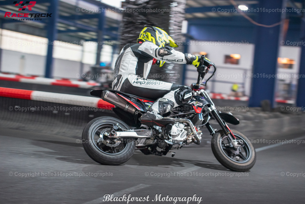 17_11_24racetrck.0957-22 | Sportfotografie , Motorsport, Motoross, Reitsport, Mointainbike, Enduro,
Landschaft , Outdoor, Eventfotografie, Landschaft, Bilder online bestellen - Realisiert mit Pictrs.com