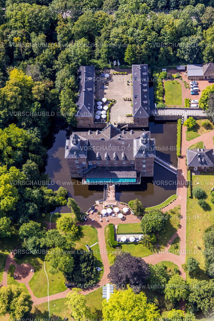 Essen220802915Kettwig | Luftbild, Wasserschloss Schlosshotel Hugenpoet mit Außengastronomie, Kettwig, Essen, Ruhrgebiet, Nordrhein-Westfalen, Deutschland