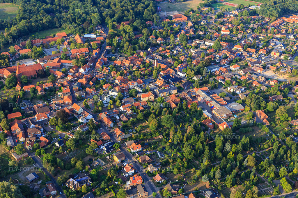 Luftbild: Uelzener Straße in Ebstorf im Bundesland Niedersachsen in Deutschland. Foto: IMG_110085.jpg vom 16.08.2018 durch Werner Riehm/FLY-FOTO.de