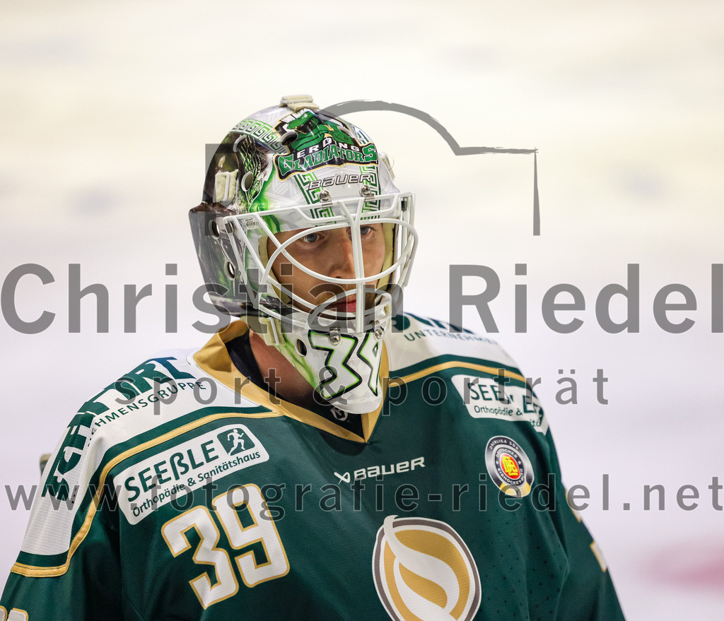 2025-09-26_048_TSV_Erding_gegen_SC_Riessersee | Erding, Deutschland, 26.09.2025:Eishockey, Oberliga Süd 2025 / 2026, 3. Spieltag, TSV Erding gegen SC Riessersee, Endergebnis: 3:5Torwart Leon Meder (Erding Gladiators, #39)Foto: Christian Riedel / fotografie-riedel.net