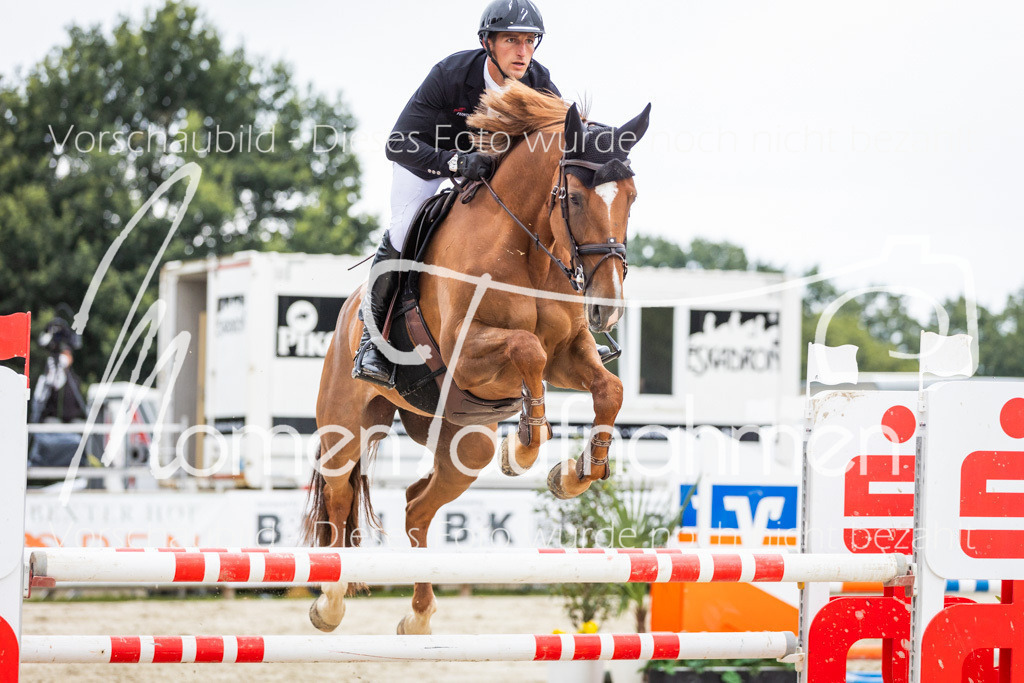 BHO-2PhSpr-M-251 | MomenTaufnahmen Pferdesportfotos