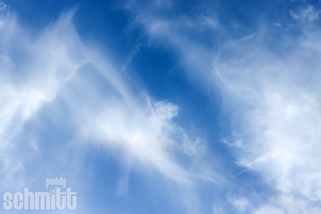 PS-Wolken-2026-3 | Entdecke die größte Bildgalerie der Region mit Fotografien aus dem Allgäu, der Bodenseeregion, Oberschwaben, dem Donautal und der Schwäbischen Alb. Landschaften, Luftaufnahmen und Reisefotografie als Wandbild und Fotokunst. - Realisiert mit Pictrs.com