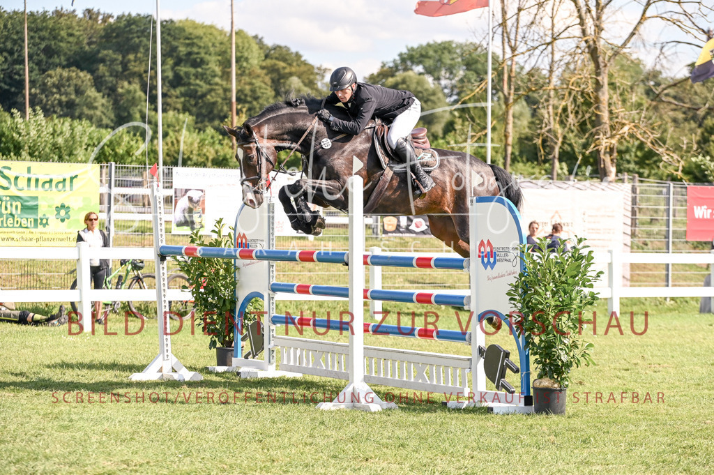 Schugtsche-Düren.2024-10.Springprf.M_-78 | Schugtsche Fotografie - Realisiert mit Pictrs.com