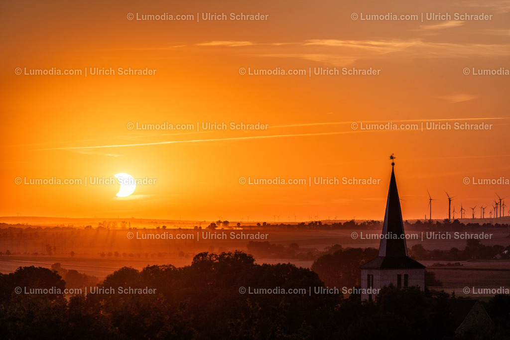 10049-14170 - Sonnenfinsternis am Huy | Stockfoto und Bilderpool mit Bildmaterial aus Deutschland, dem Harz, Halberstadt, Quedlinburg, Wernigerode und weltweit. Qualitativ hochwertige und professionelle Fotos anschauen und kaufen. - Realisiert mit Pictrs.com
