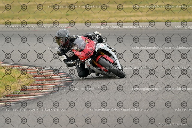 25bt05-1425 | markuskiefer.com - Realisiert mit Pictrs.com