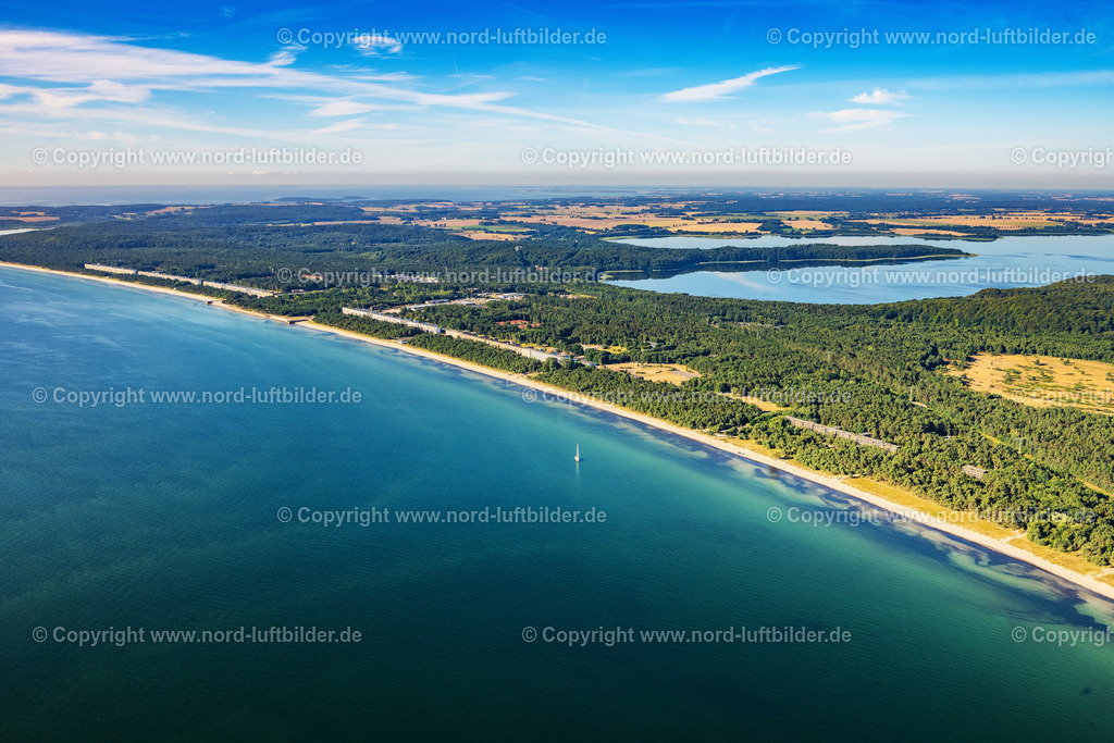 Binz_Rügen_ELS_7190100822 | BINZ 10.08.2022 Ortsansicht an der Meeres-Küste der Ostsee in Binz Insel Rügen im Bundesland Mecklenburg-Vorpommern, Deutschland. Weiterführende Informationen bei: Gemeinde Ostseebad Binz. // Townscape on the seacoast of of Baltic Sea in Binz island Ruegen in the state Mecklenburg - Western Pomerania, Germany. Further information at: Gemeinde Ostseebad Binz. Foto: Martin Elsen