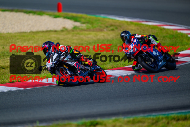 MaZZes_FotoMatrix_240725_6007705_7419 | BLAU