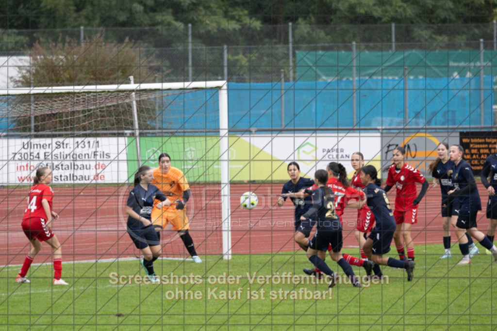 20251004_163344_0340 | #,1.FC Donzdorf (rot) vs. ASV Spartania Eislingen (blau), Fussball, B-Juniorinnen-Verbandsstaffel Nord, wfv, 03. Spieltag, Saison 2025/2026, Rasenplatz, Lautertal Stadion, Süßener Straße 16, 73072 Donzdorf, 04.10.2025 - 16:00 Uhr,Foto: PhotoPeet-Sportfotografie/Peter Harich