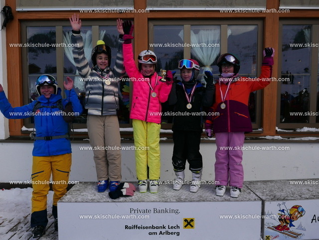 Gruppe Emilia | Photos von der Skischule Warth - Realisiert mit Pictrs.com