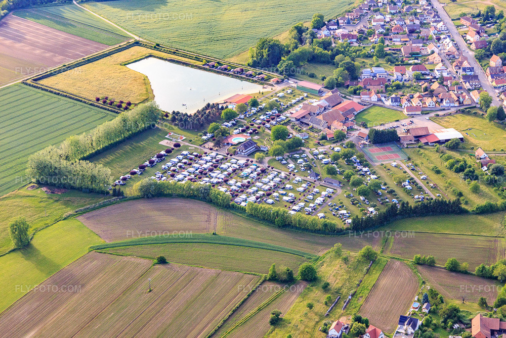 Aerial view: La Ferme des Tuileries in Rhinau in the state Bas-Rhin, France. – Photo: IMG_147344.jpg taken on 05/29/2025 by Werner Riehm/FLY-FOTO.com – Resolution of the original: 5472 x 3648 px – Camping Rhinau Les Tuileries