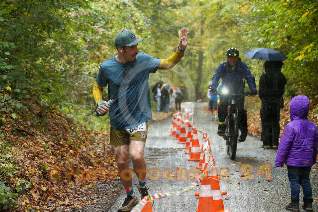 241027_1233_EX1_4382 | Sportfotografie im Rhein-Sieg Kreis, Köln, Bonn, NRW, Rheinland Pfalz, Hessen, etc. Unser Tätigkeitsfeld umfasst den Laufsport vom Volkslauf über den Marathon, Duathlon, Triathon bis zum Ultralauf wie Kölnpfad Ultra oder Schindertrail.