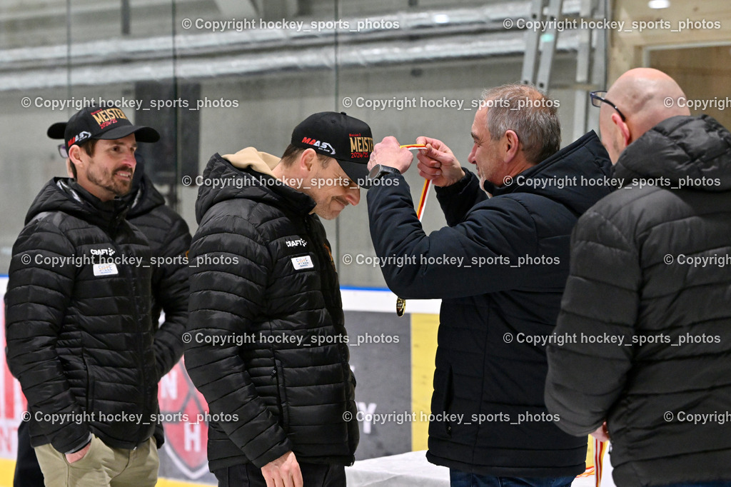 Lendhafen Seelöwen vs. Spartans Althofen | Siegerehrung, Lendhafen Seelöwen vs. Spartans Althofen, Lendhafen Seelöwen vs. Spartans Althofen am 14.02.2025 in Ferlach (HTC Eishalle Ferlach), Austria, (Photo by Bernd Stefan)