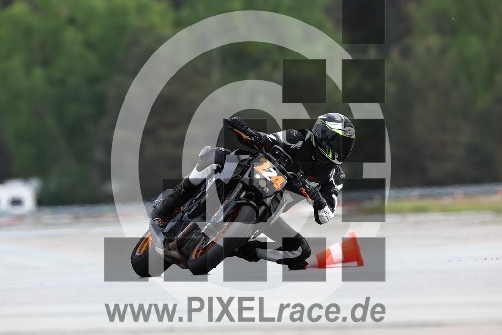 0224-20240511_05062 | Schöne Erinnerungen an spannende Momente - das festzuhalten ist unser Job. PIXELrace.de ist seit 2003 auf den Rennstrecken Europas unterwegs um die Action draußen beim Fahren und die wunderbare Stimmung imm Fahrerlager für euch einzufangen.