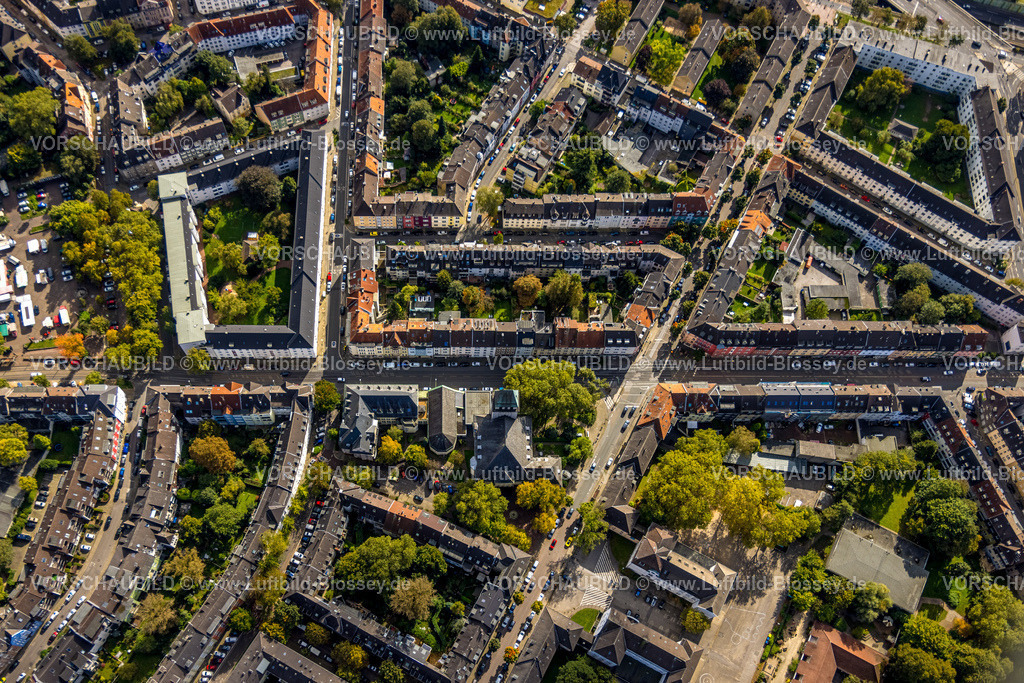 Essen241001417 | Luftbild, Ortsansicht Ortsteil Frohnhausen Mülheimer Straße mit Apostelkirche, Wohngebiet Mülheimer Straße, Holsterhausen, Essen, Ruhrgebiet, Nordrhein-Westfalen, Deutschland