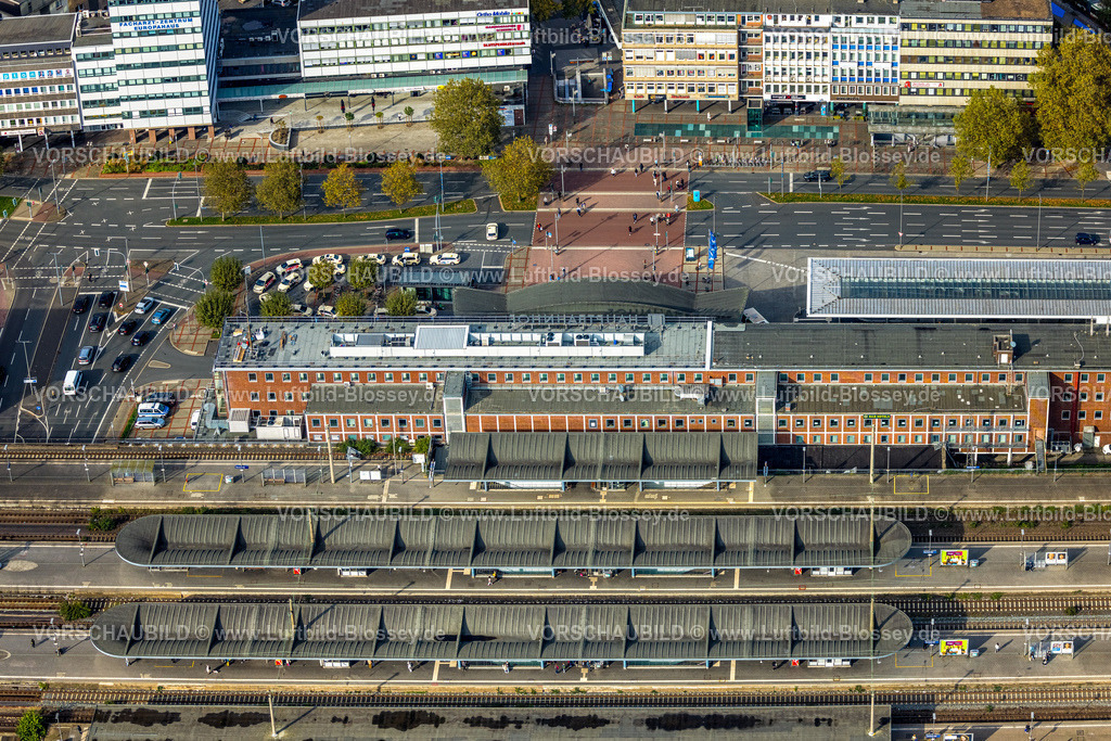 Bochum241016372 | Luftbild, Hauptbahnhof Bochum Hbf, Bahnsteig und Bahnhofsvorplatz mit Bahnhofsgebäude, Südinnenstadt, Bochum, Ruhrgebiet, Nordrhein-Westfalen, Deutschland