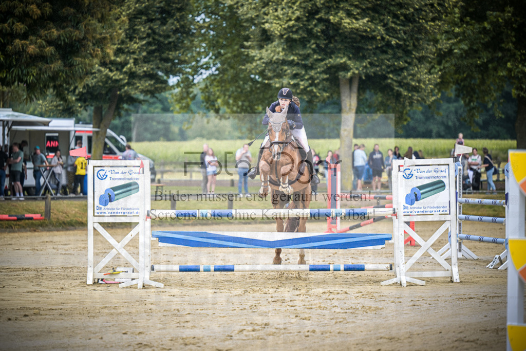 DOS_1683 | Entdecke hochwertige Reitturnierfotos von Foto Oger. Professionell, emotional und authentisch – jetzt Lieblingsmomente im Shop bestellen.Deutschlandweite Turnierfotografie. - Realisiert mit Pictrs.com