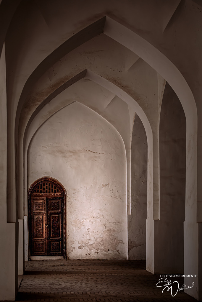 Mausoleum of Sheikh Shamseddin Kulyal, Sharisabz | Herzlich willkommen auf meiner Seite! Ich bin Elke Wallnisch, Deine Fotografin für lichtstarke Momente. Der Name steht für alles, was mich mit der Fotografie verbindet: Das Licht und seine machtvolle Wirkung auf eine Situation oder unsere Stimmung - Realisiert mit Pictrs.com