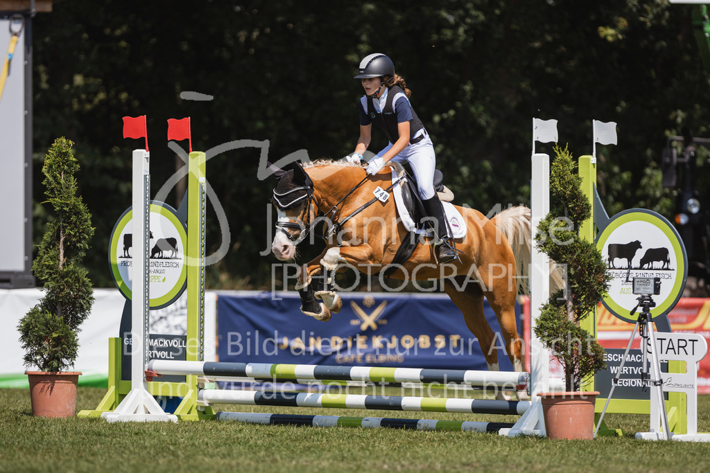 240720_LC_Springreiter-WB-217 | Deine schönsten Turniermomente als professionelle Fotos! Entdecke hochwertige Pferdesport-Fotografie im Online-Shop. Jetzt Fotos finden & bestellen!