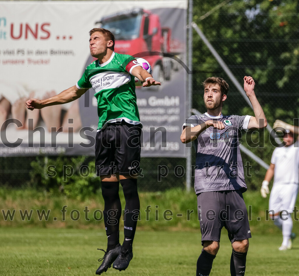 2023-08-20_010_SV_Hohenlinden_gegen_SV_Buch | Hohenlinden, Deutschland, 20.08.2023:
Fußball, A-Klasse 2023 / 2024, 1. Spieltag, SV Hohenlinden gegen SV Bruck, Endergebnis: 5:1

Valentin Kammerloher (SV Bruck, #11), Noah Haberl (SV Hohenlinden, #19)

Foto: Christian Riedel / fotografie-riedel.net