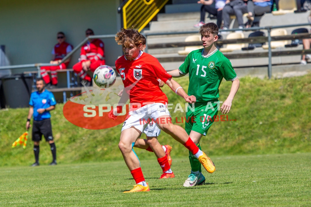 Fußball Halbfinale | Lukas Posch (U15 Österreich #15) Tj Molloy (U15 Irland #15) Fußball Halbfinale, Irland U15 - Österreich U15 am 29.04.2024 in Arnoldstein (Sportplatz), Austria, (Photo by Ernst Krawagner sport-fan.at) - Realisiert mit Pictrs.com