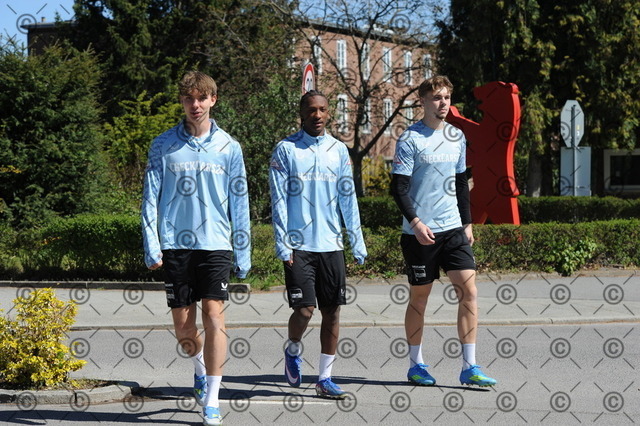 RGE_9329 | Hertha BSC, 2.Bundesliga, Herren, Training, Saison 2025/26, von li. Kennet Eichhorn, Jelani Ndi, Niklas Hildebrandt ( alle Hertha BSC ),  Mittwoch 29.04. 2026,   Fotograf:   Ralf Gebhardt - Realisiert mit Pictrs.com
