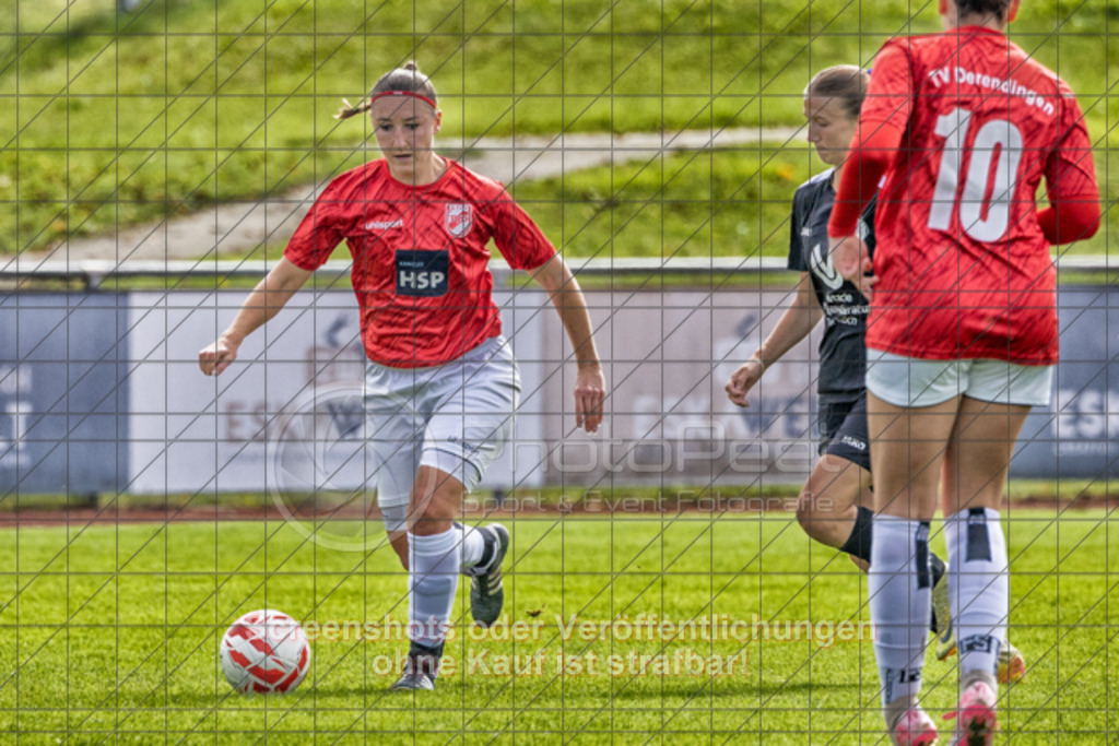20250928_131742_0184-Bearbeitet | #,1.FC Donzdorf (schwarz) vs. TV Derendingen (rot), Fussball, Frauen-Verbandsliga Württemberg, 03. Spieltag, Saison 2025/2026, Rasenplatz Lautertal Stadion, Süßener Straße 16, 73072 Donzdorf, 28.09.2025 - 13:00 Uhr,Foto: PhotoPeet-Sportfotografie/Peter Harich