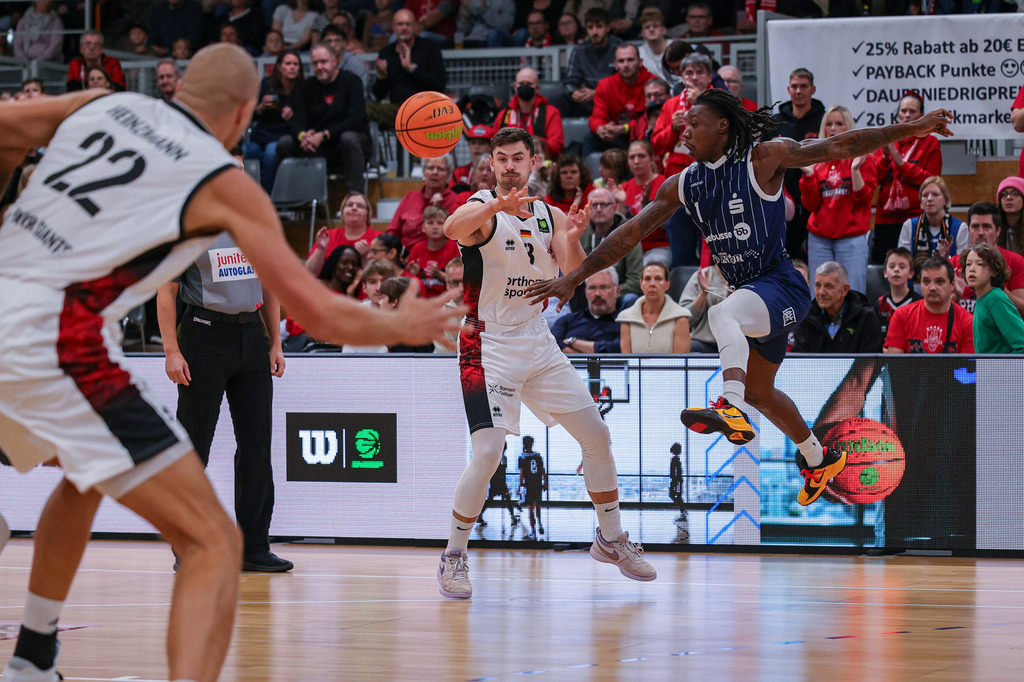 BAYER GIANTS vs VfL Sparkassenstars Bochum-89 | Fotos von Basketballspielen aus dem Raum NRW fotografiert von Gero Mueller-Laschet und Daniel Schaefer - Realisiert mit Pictrs.com