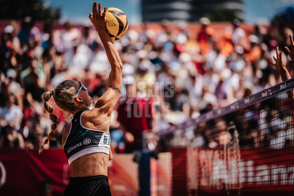 Beachvolleyball | Frauen | Allianz German Beach Tour 2025 | Tourstop München | 12.07.2025 | Paula Schürholz beim Angriff